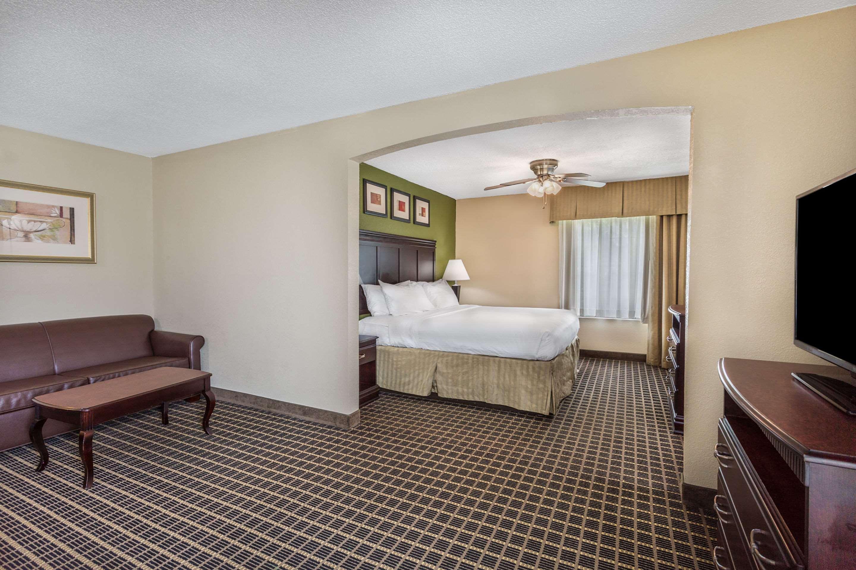 Clarion Pointe South Boston - Danville East Buitenkant foto